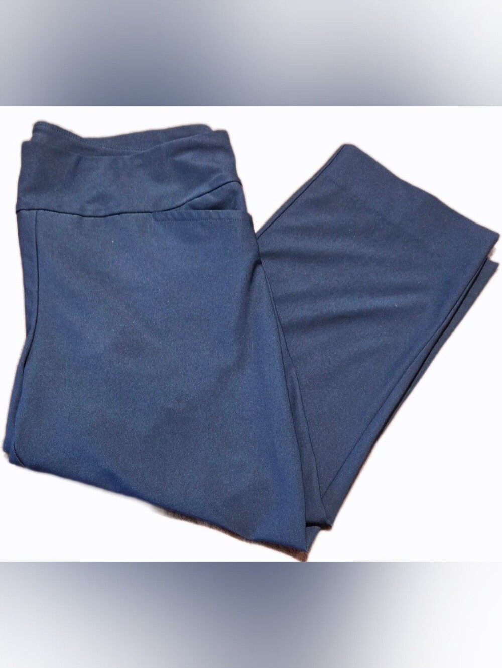 Tail pull on dark blue capris. Pockets. Size 14. 22" inseam.. Great condition.